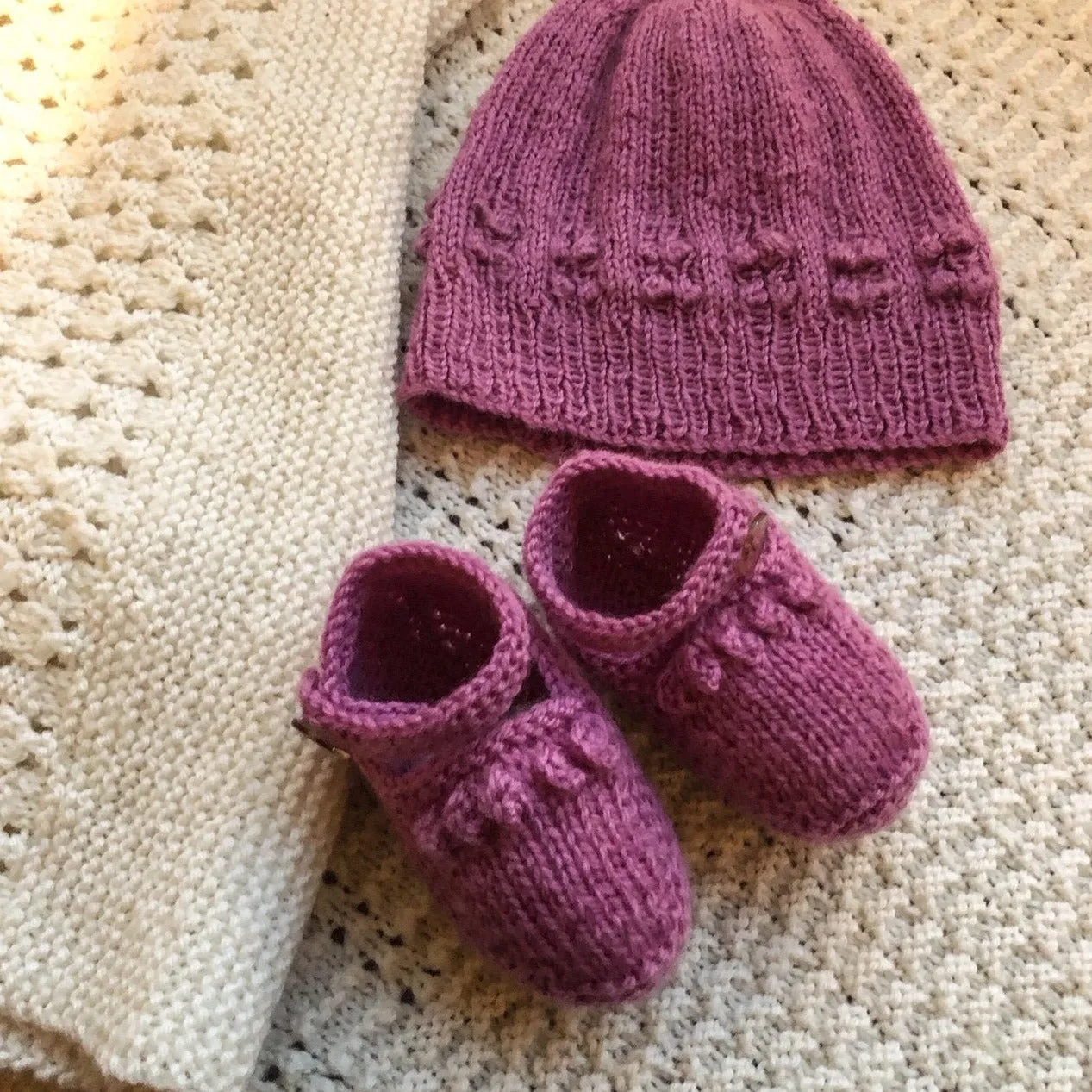 Remy Bobble Hat & Shoes Knitting Pattern - 4Ply (BC78)
